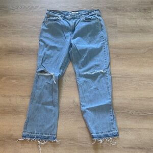 Levi’s Classic High-Waist Light Blue Distressed Women’s Jeans